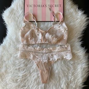 New Victoria’s Secret lace Lingerie set